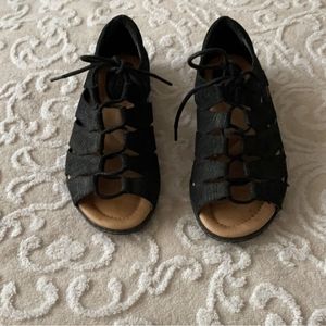 Earth Origins lace up black flat sandles